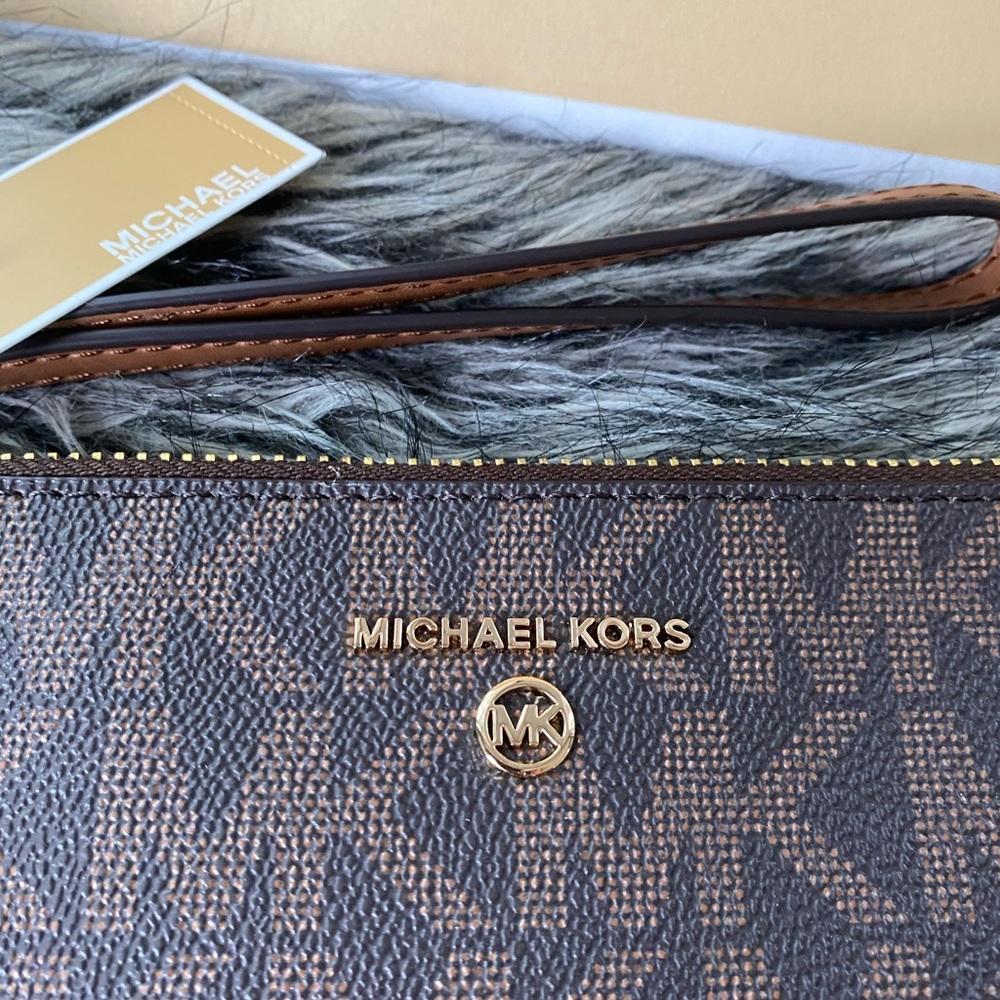 NWT authentic MK signature monogram wristlet brown - Picture 2 of 5